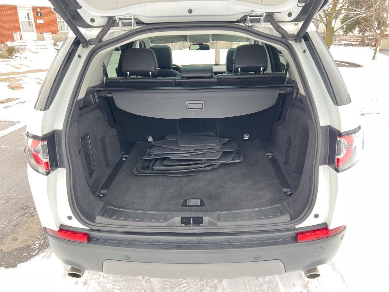 2018 Land Rover Discovery Sport SE - Photo #9