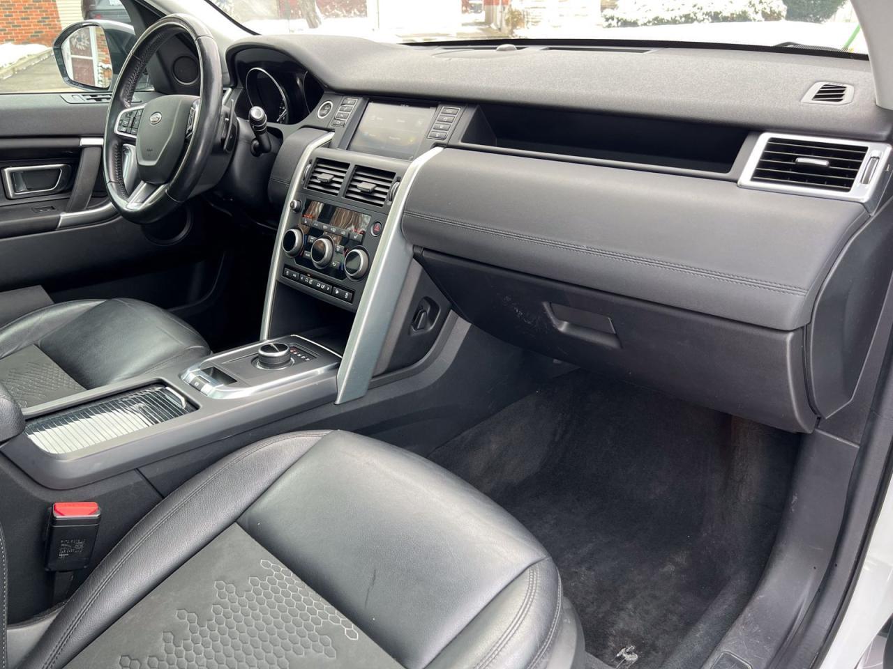 2018 Land Rover Discovery Sport SE - Photo #12
