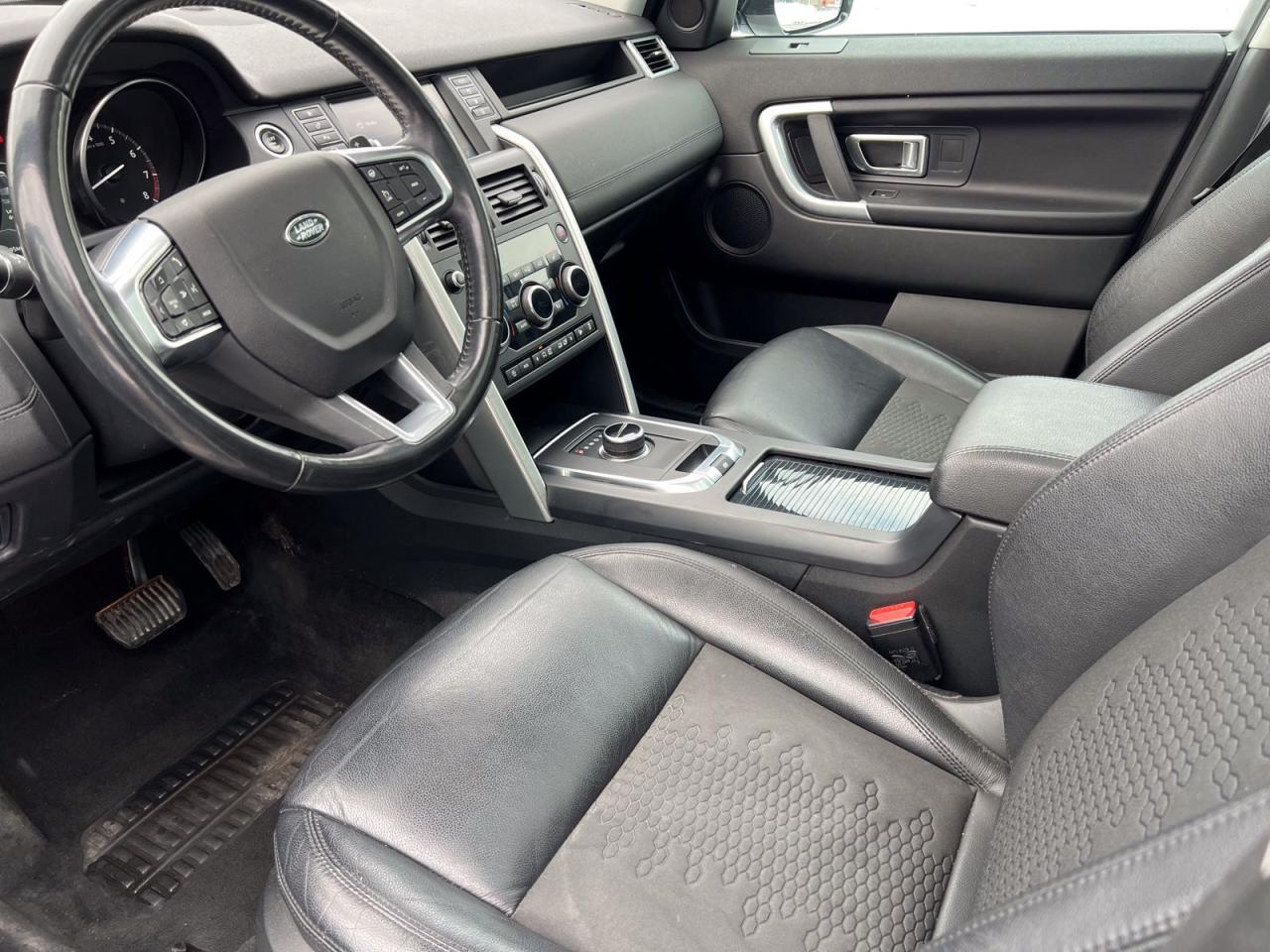 2018 Land Rover Discovery Sport SE - Photo #17