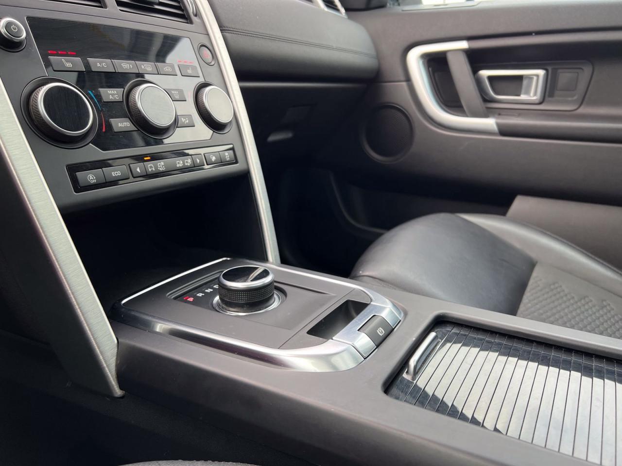 2018 Land Rover Discovery Sport SE - Photo #24