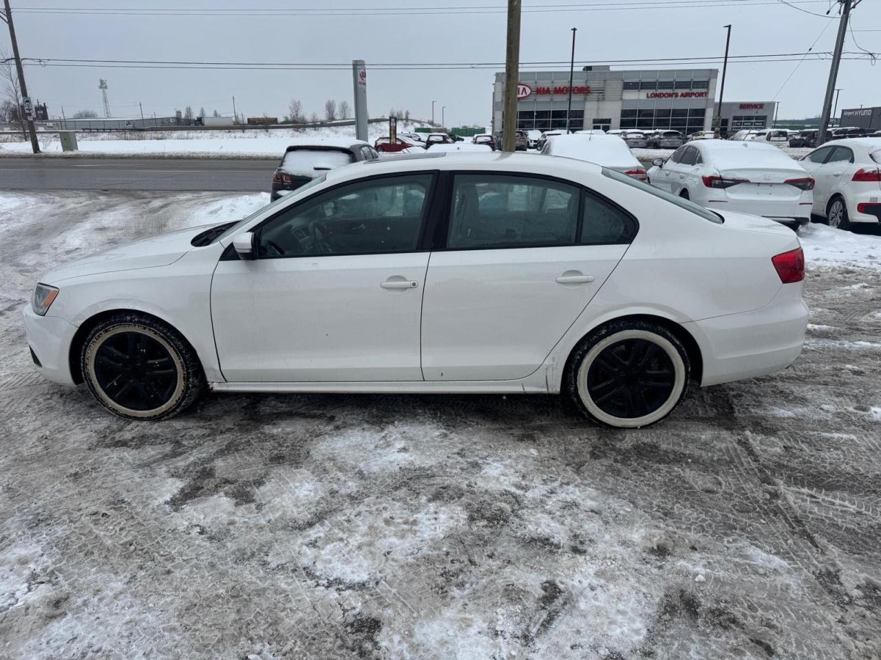 2011 Volkswagen Jetta SPORTLINE, ALLOYS, AUTO, 5 CYLINDER, AS IS SPECIAL - Photo #2