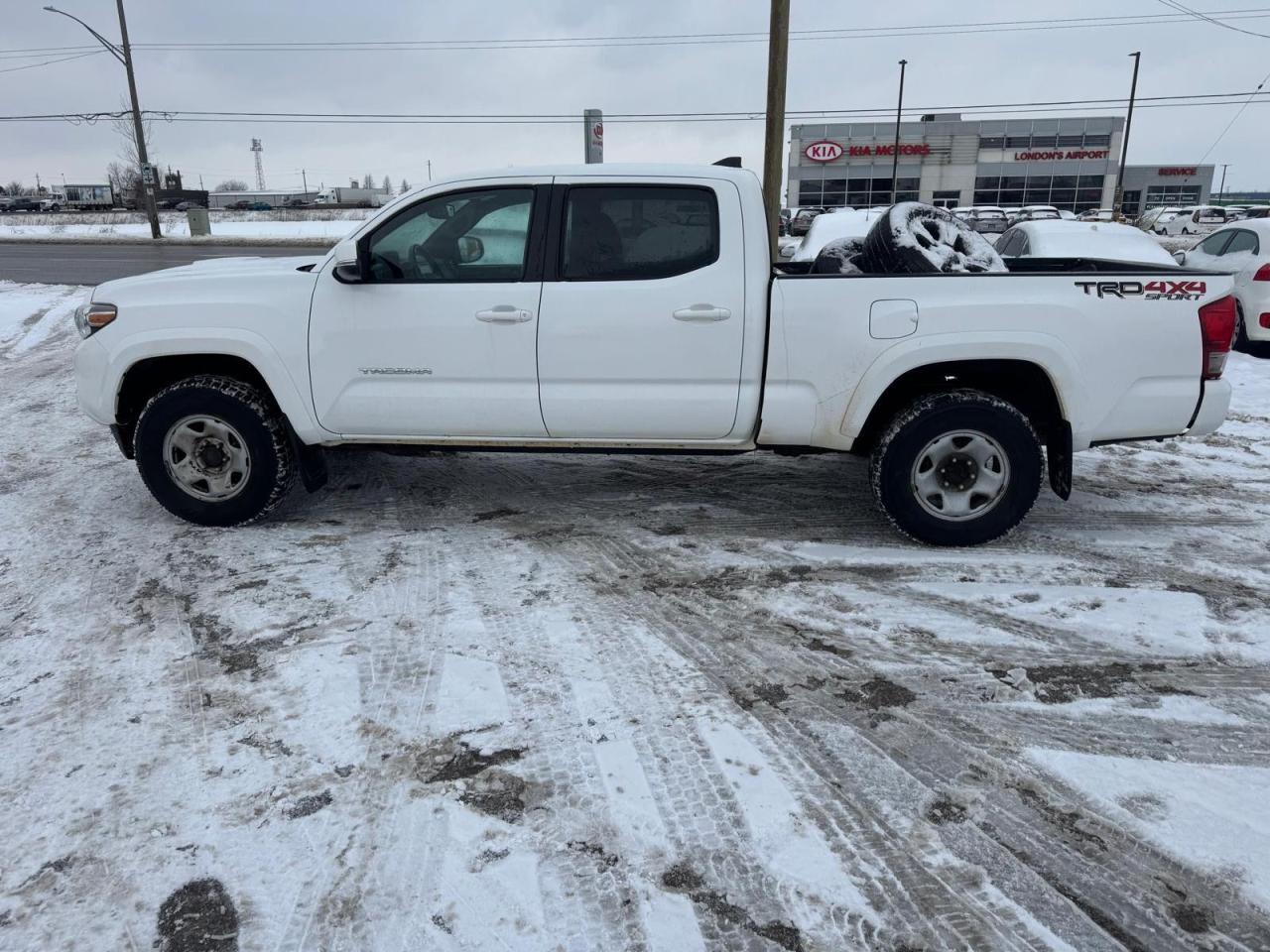 2016 Toyota Tacoma TRD SPORT, 4X4, V6, CREW CAB, CERTIFIED - Photo #2