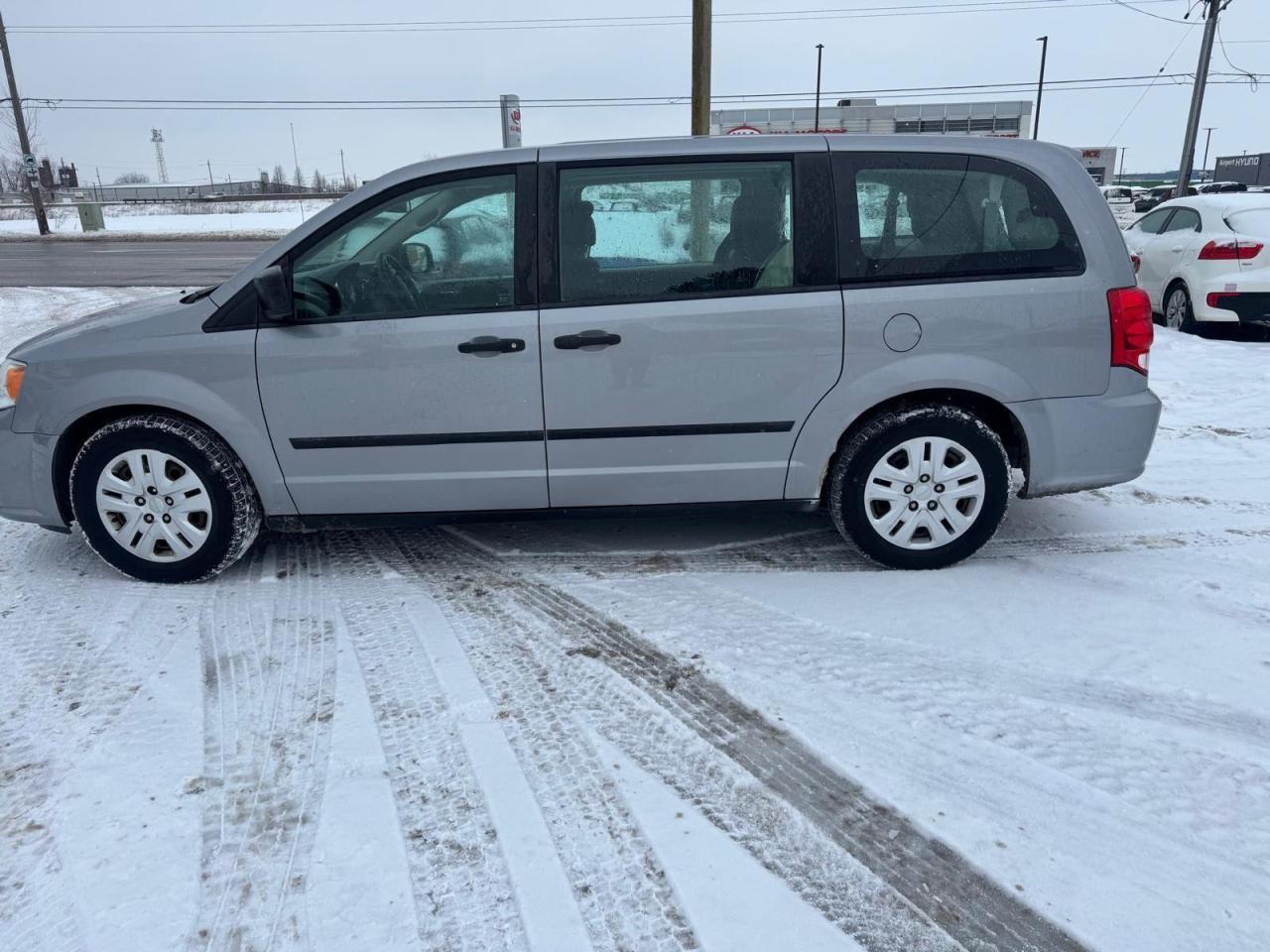 2015 Dodge Grand Caravan CVP, ONLY 178KMS, 7 PASSENGER, MINIVAN, CERTIFIED - Photo #2