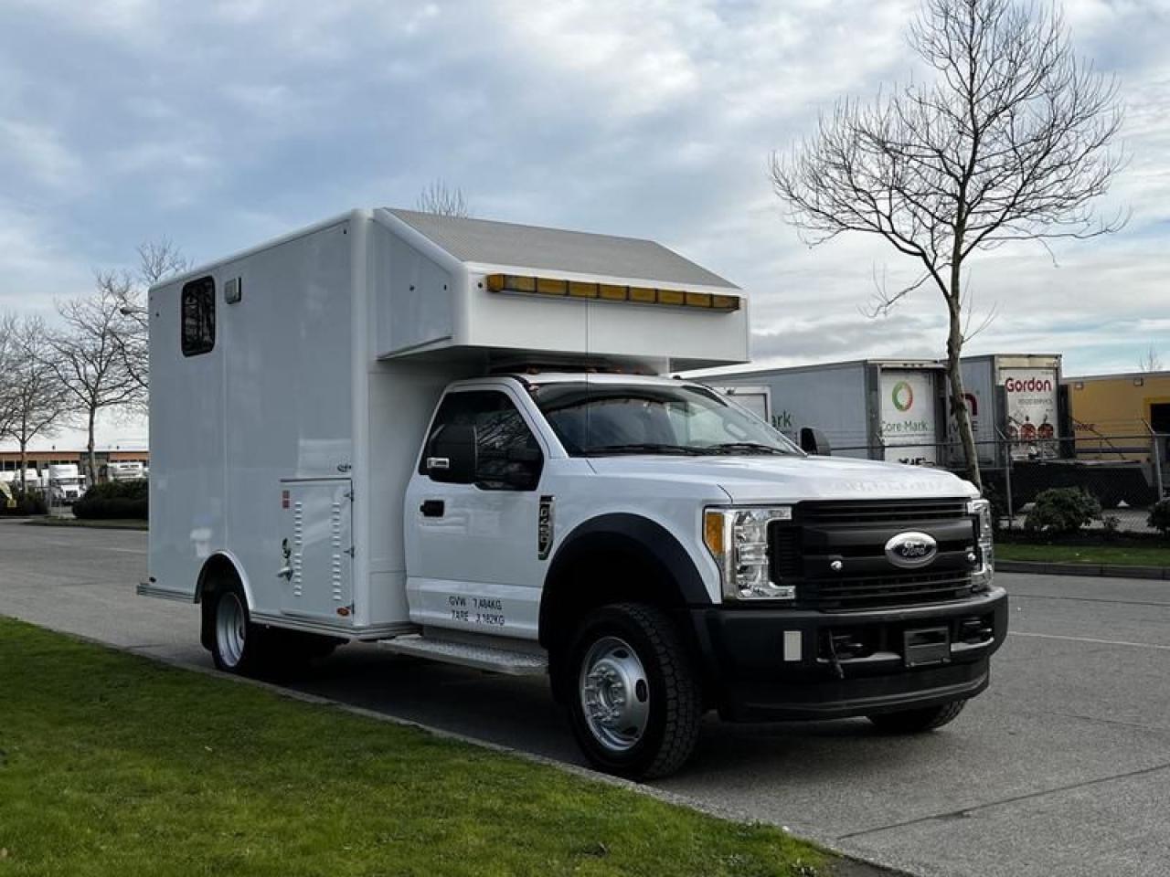 Used 2017 Ford F-450 Work shop Service Box Truck  4WD for sale in Burnaby, BC