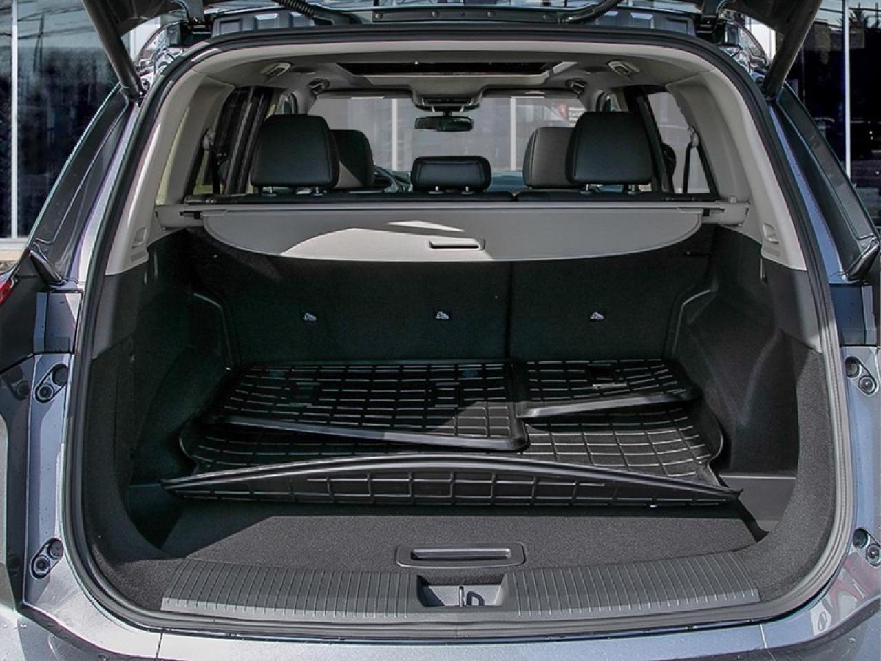 2025 Nissan Rogue Platinum  - TECH PKG - HUD -  Leather Seats Photo