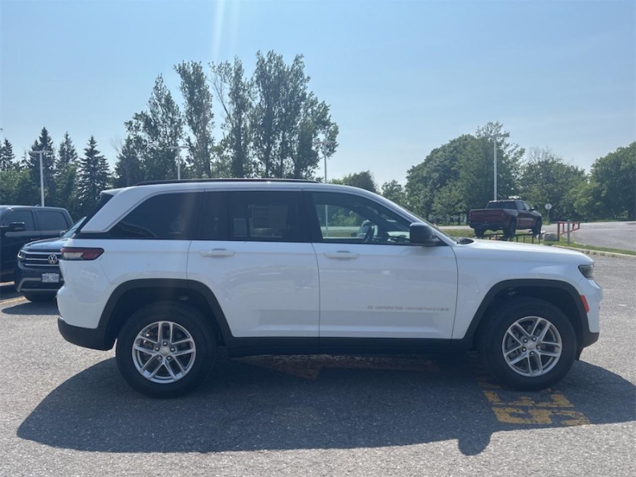 2025 Jeep Grand Cherokee Laredo  - Sunroof Photo