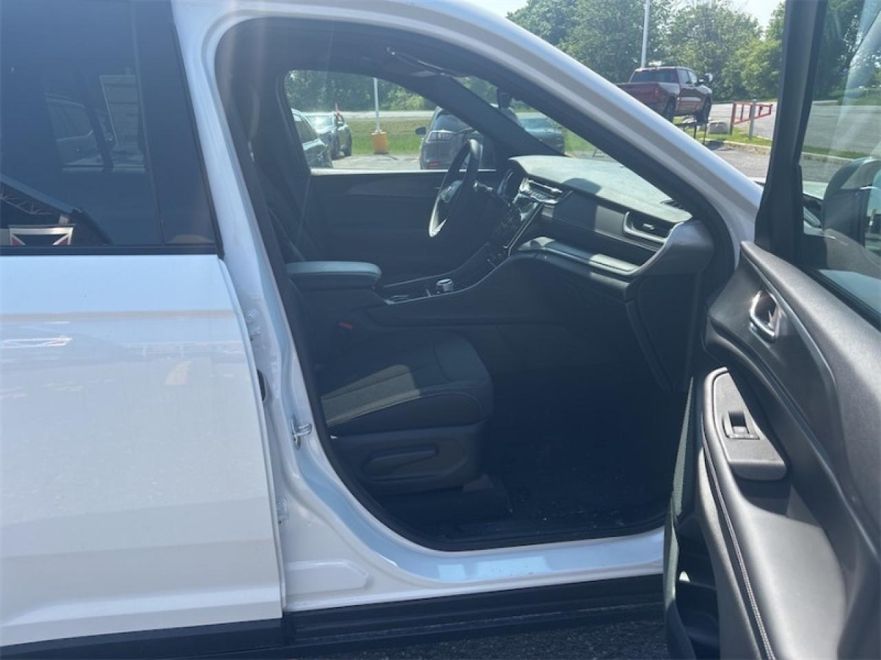 2025 Jeep Grand Cherokee Laredo  - Sunroof Photo