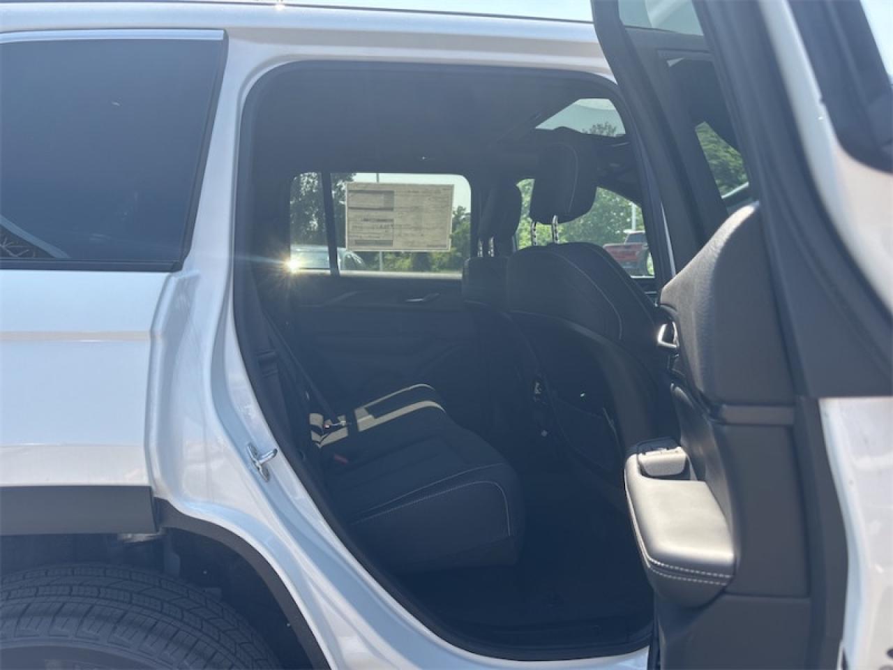 2025 Jeep Grand Cherokee Laredo  - Sunroof Photo