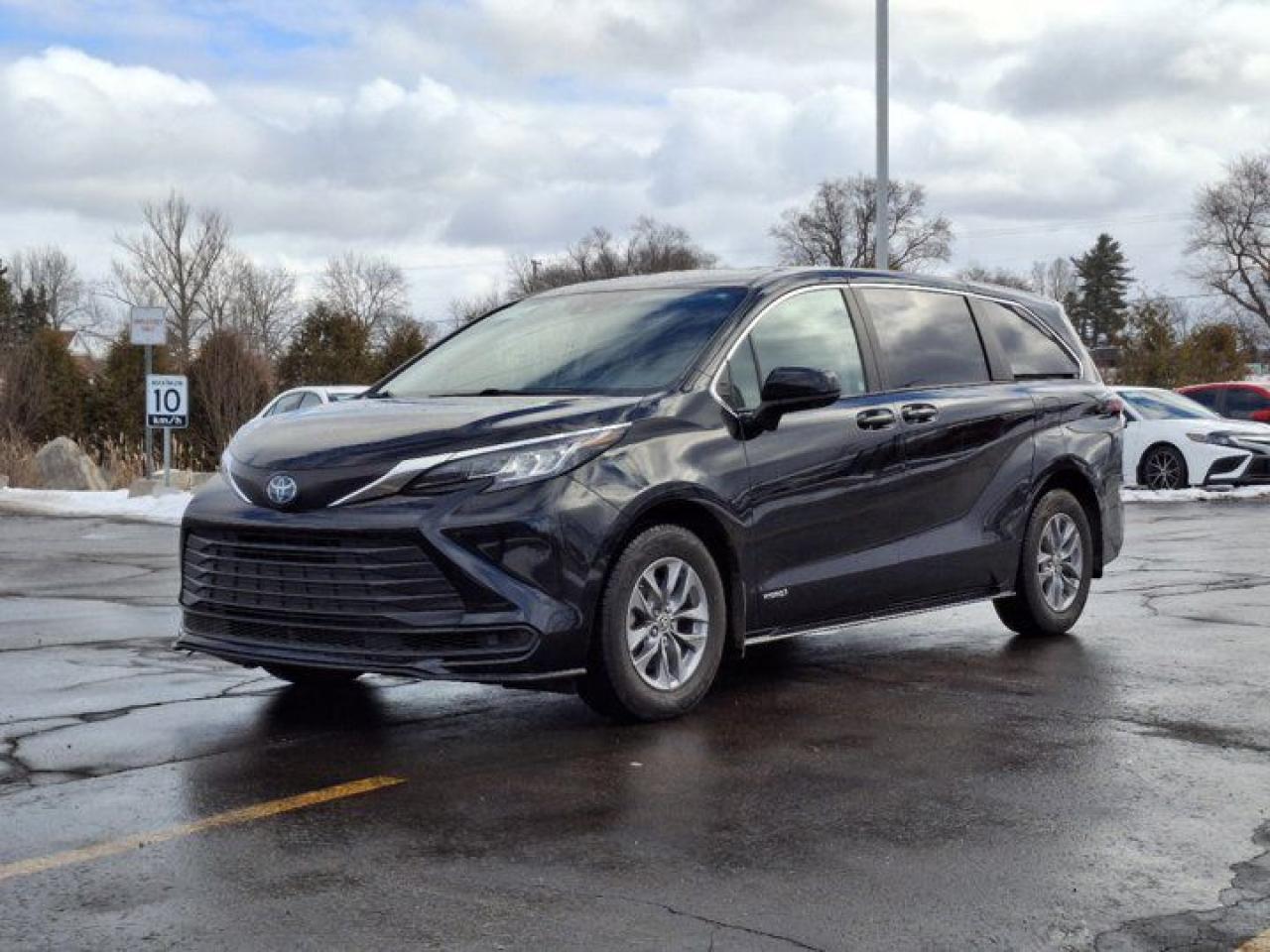 Used 2021 Toyota Sienna LE Hybrid | Heated Steering + Seats | Power Sliding Doors | Power Seat | CarPlay + Android & more!! for sale in Guelph, ON