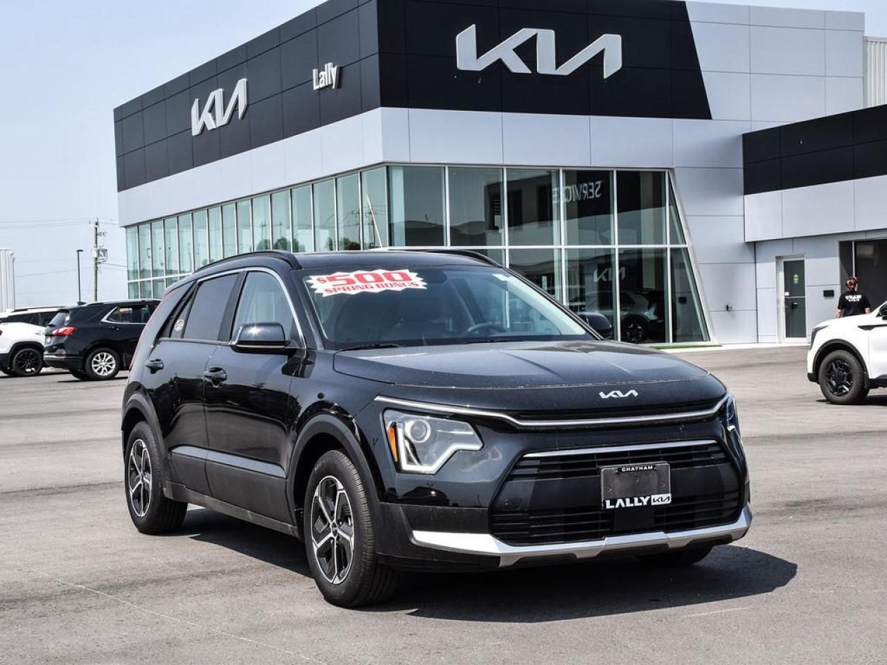 New 2025 Kia NIRO PLUG-IN Hybrid EX Premium 18-INCH ALLOY WHEELS | SMART POWER LIFTGATE | PREMIUM LEATHER UPHOLSTERY WITH HEATED AND VENTILATED FRONT SEATS | APPLE CARPLAY® & ANDROID AUTO™ COMPATIBILITY | HARMAN KARDON® PREMIUM AUDIO SYSTEM for sale in Chatham, ON