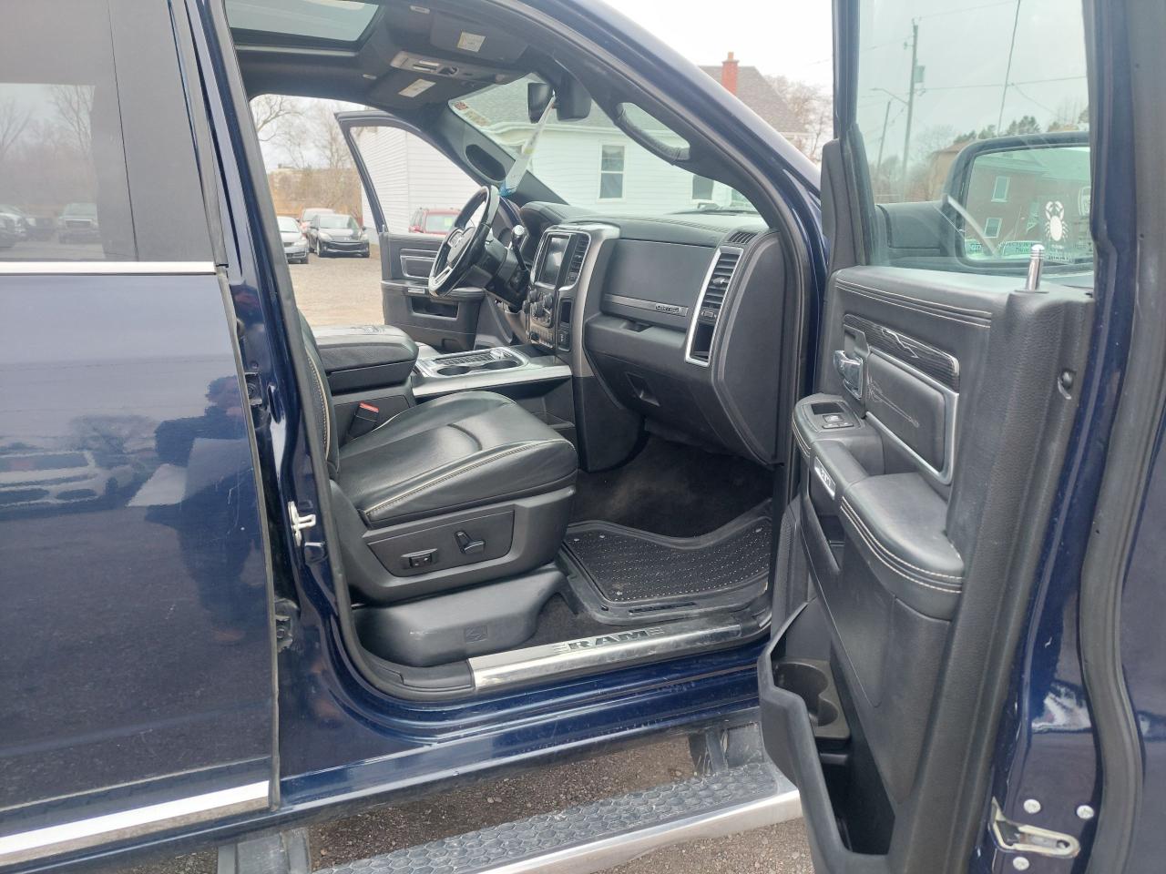 2017 RAM 2500 4WD Crew Cab 149" Limited - Photo #52