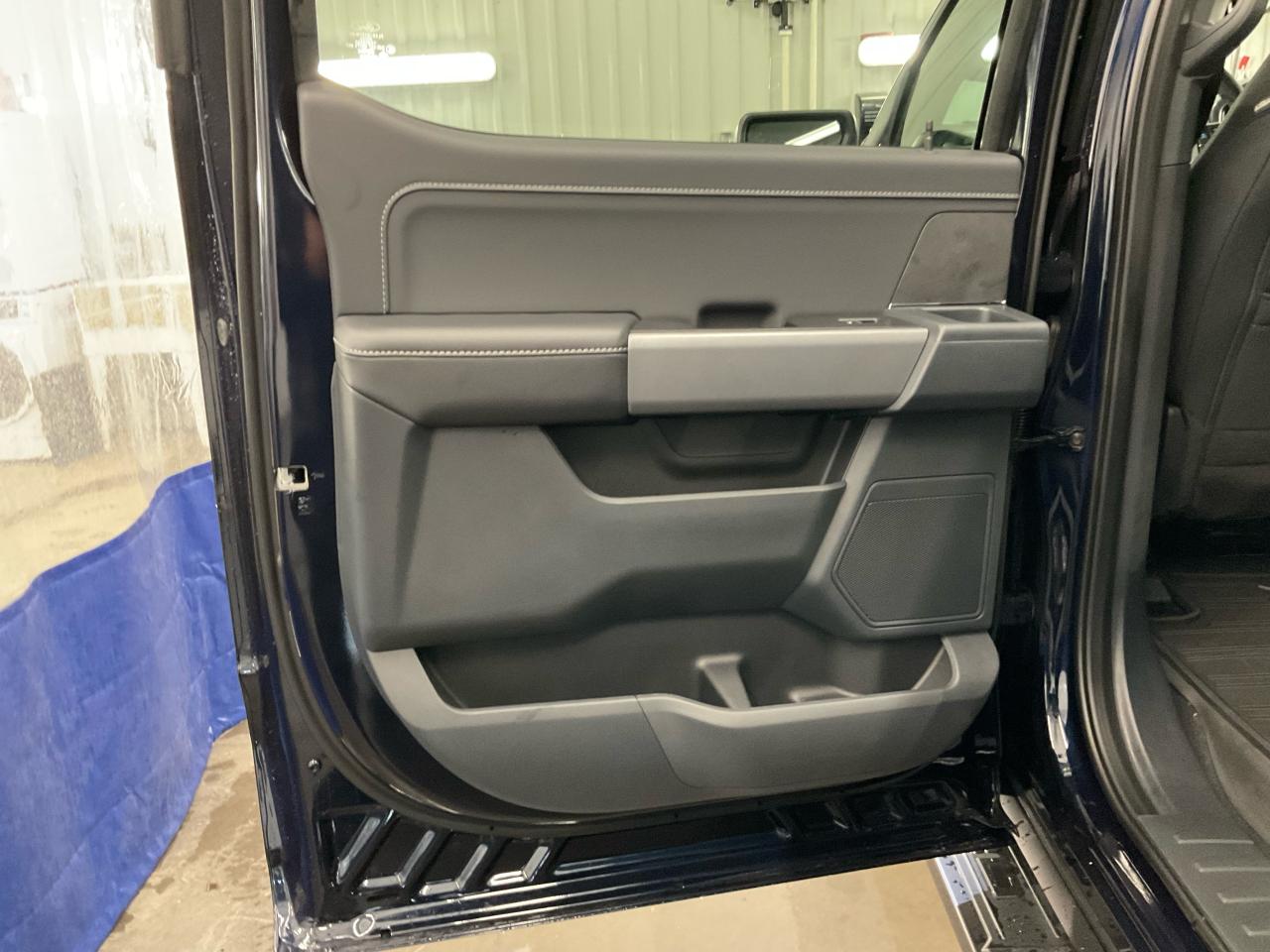 2025 Ford F-150 XLT Photo5
