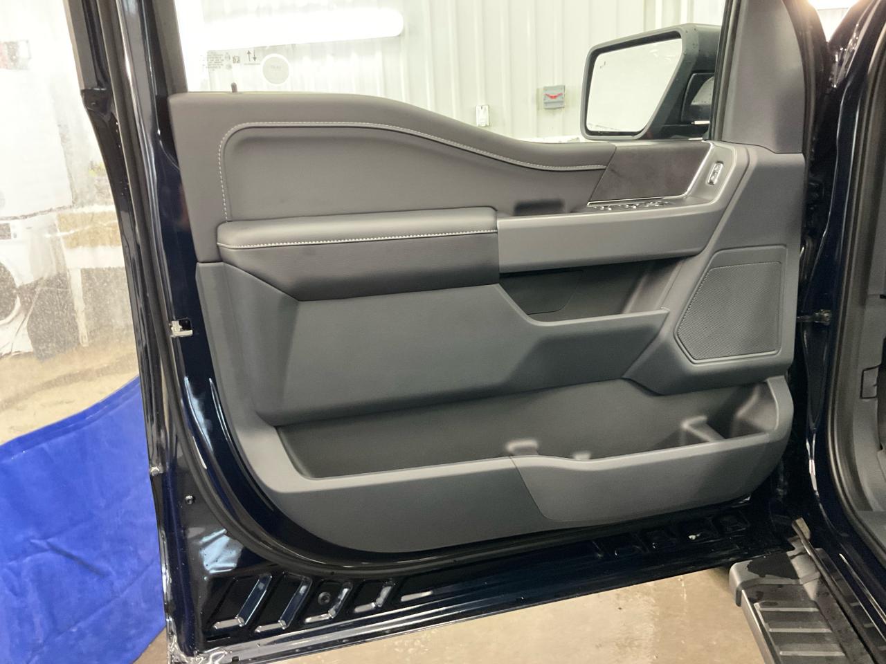 2025 Ford F-150 XLT Photo5