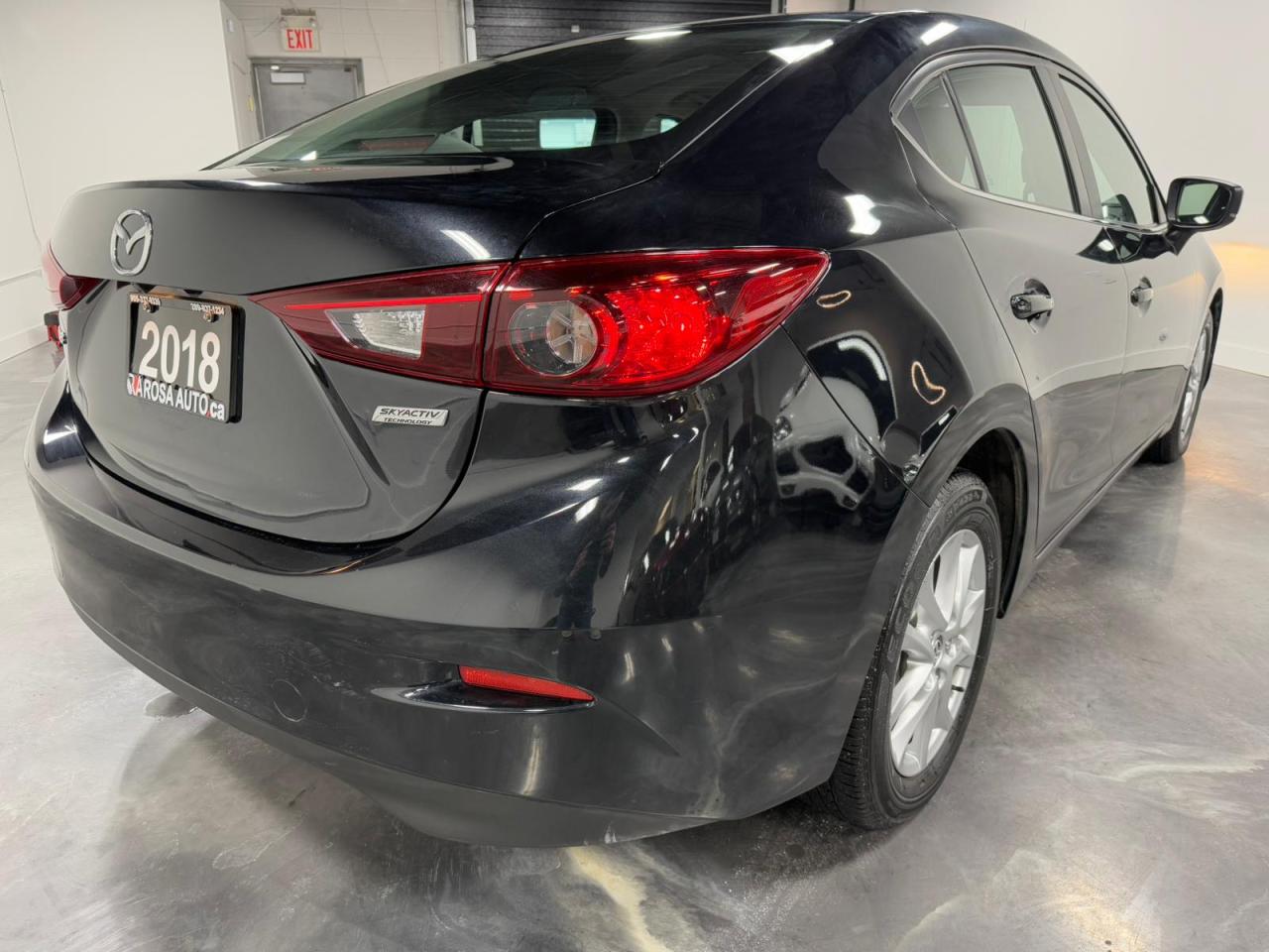 2018 Mazda MAZDA3 AUTO BLINDSPOT H-SEATS H- STEERING WHEEL ONE OWNER Photo4