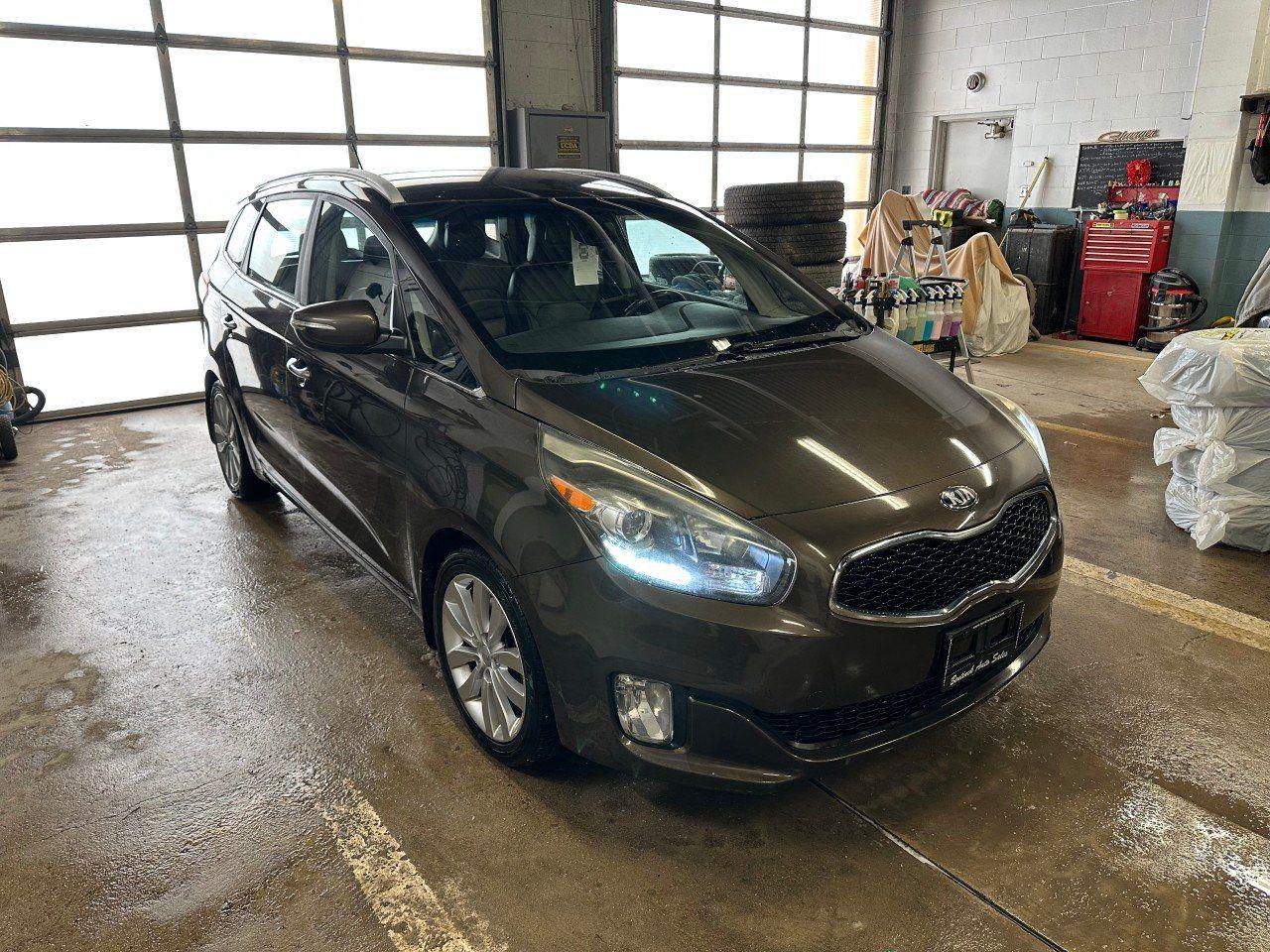 Used 2015 Kia Rondo EX w/3rd Row 4dr Wgn Auto EX w/3rd Row for sale in Walkerton, ON