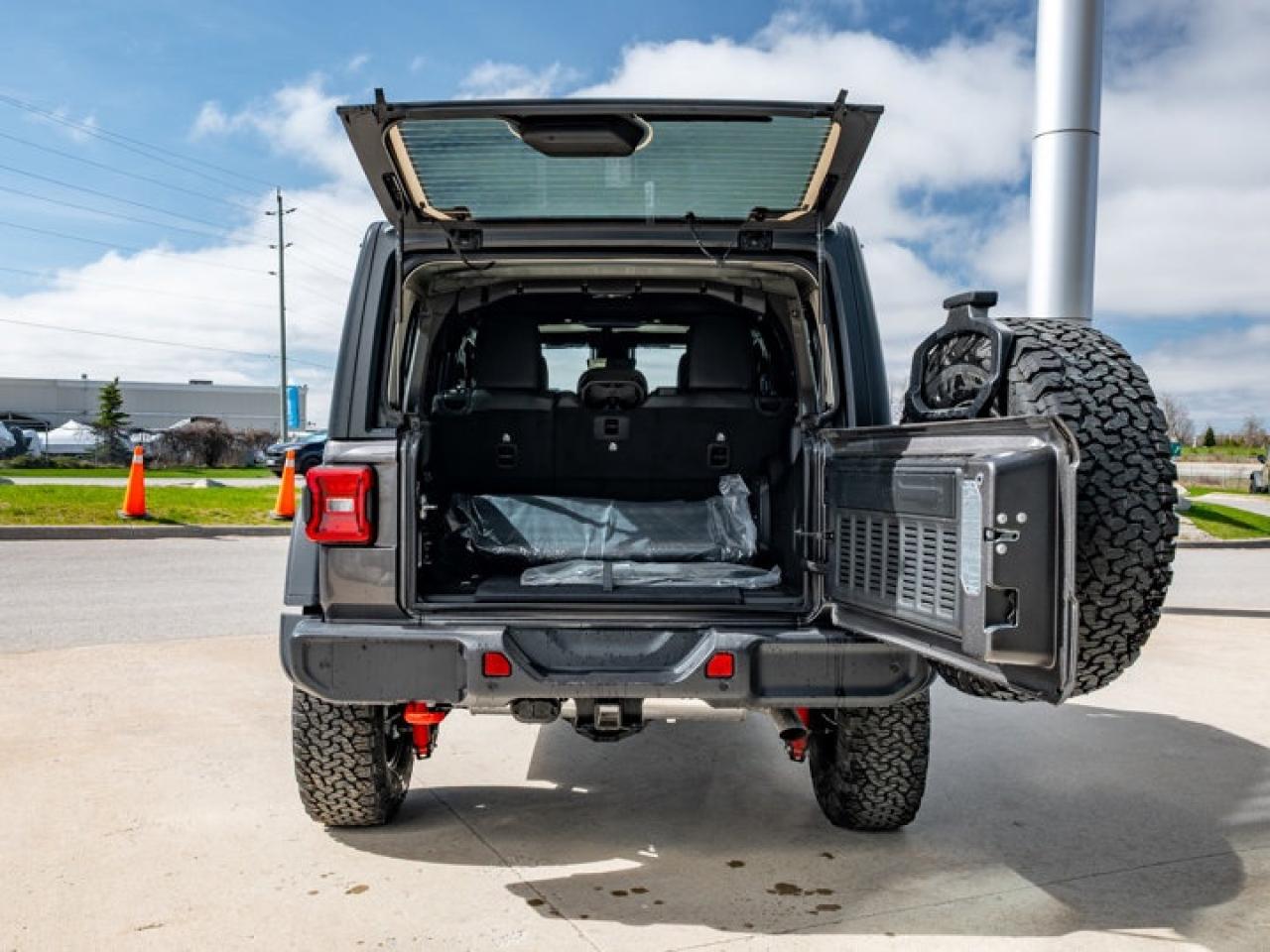 2025 Jeep Wrangler RUBICON Photo4