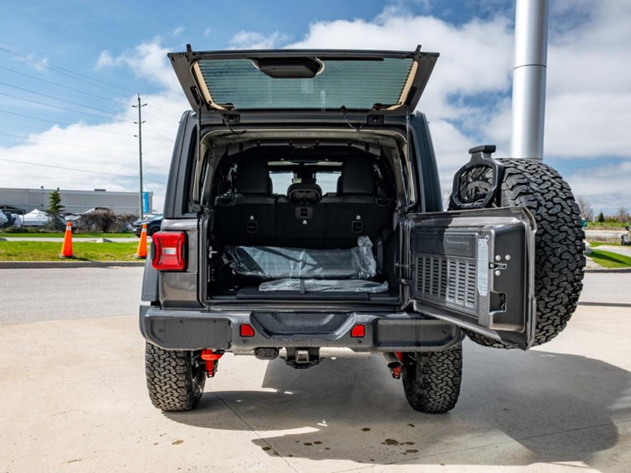2025 Jeep Wrangler RUBICON Photo4