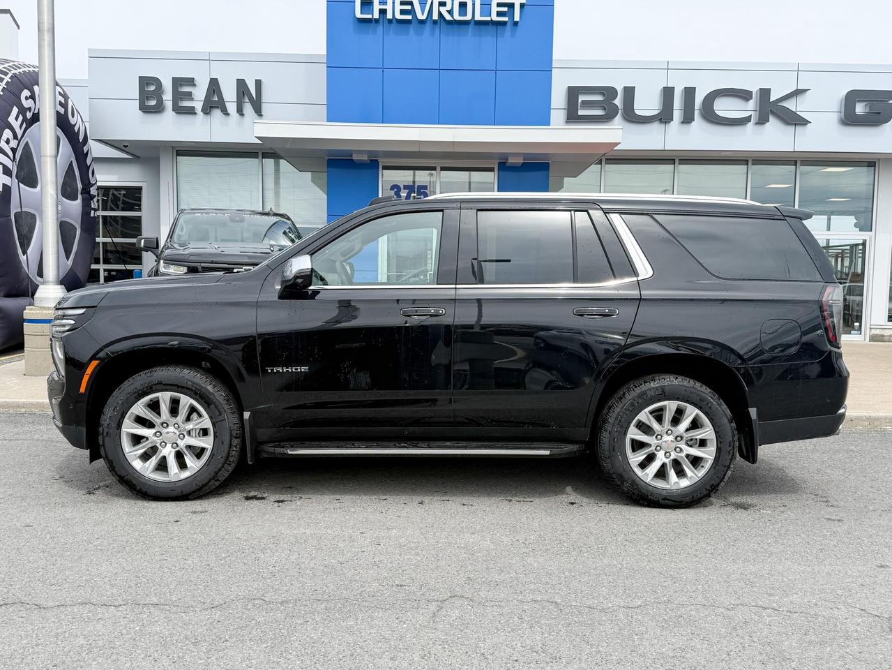 2025 Chevrolet Tahoe Premier 5.3L V8 WITH REMOTE START/ENTRY, HEATED SEATS, HEATED STEERING WHEEL, VENTILATED SEATS, POWER LIFTGATE, BOSE SPEAKER SYSTEM, ADAPTIVE CRUISE CONTROL Photo