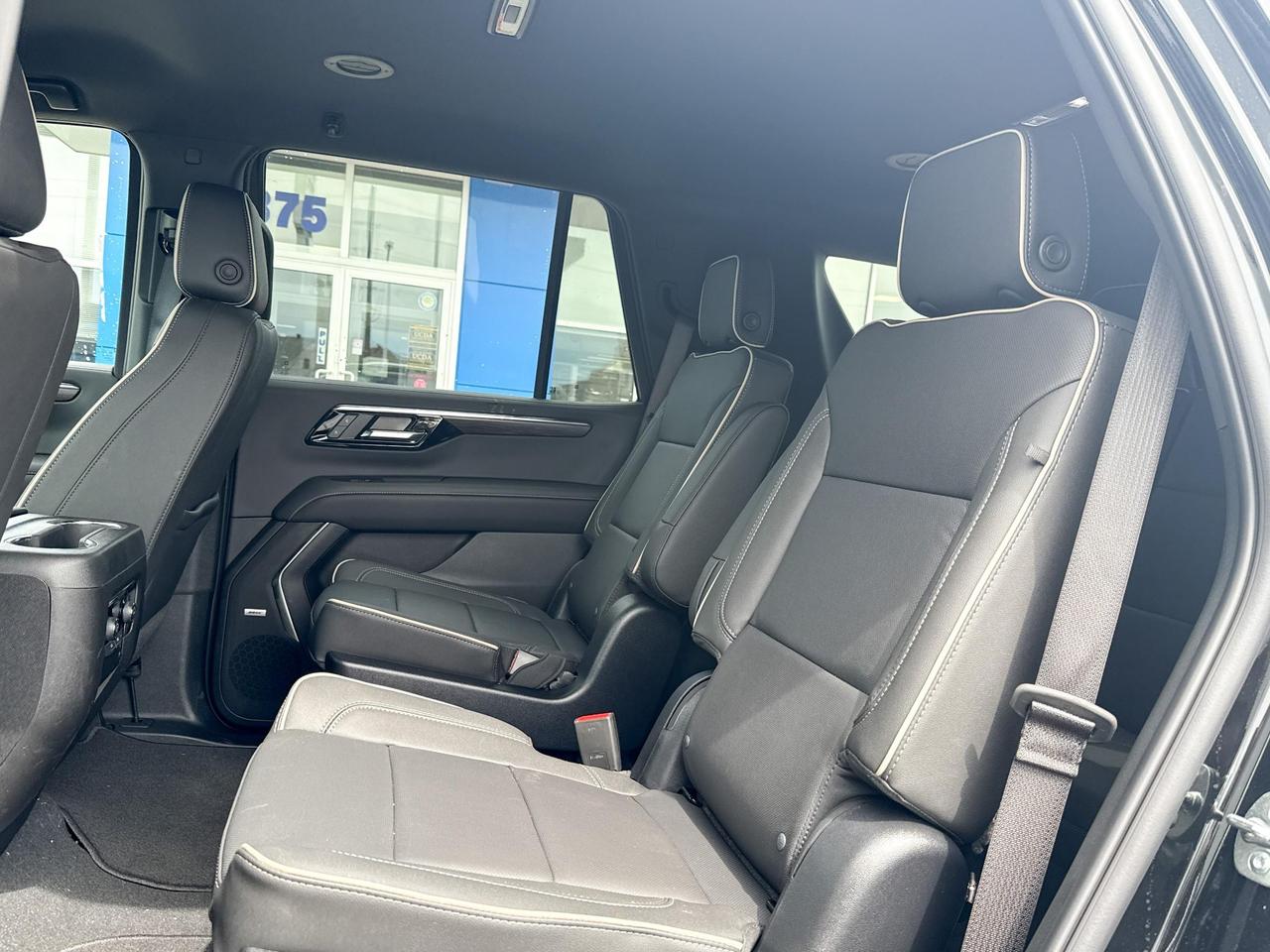 2025 Chevrolet Tahoe Premier 5.3L V8 WITH REMOTE START/ENTRY, HEATED SEATS, HEATED STEERING WHEEL, VENTILATED SEATS, POWER LIFTGATE, BOSE SPEAKER SYSTEM, ADAPTIVE CRUISE CONTROL Photo