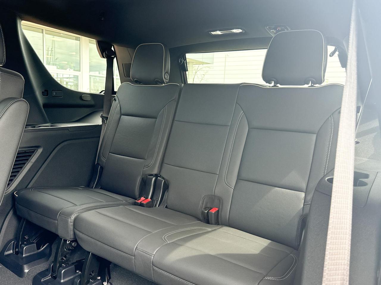 2025 Chevrolet Tahoe Premier 5.3L V8 WITH REMOTE START/ENTRY, HEATED SEATS, HEATED STEERING WHEEL, VENTILATED SEATS, POWER LIFTGATE, BOSE SPEAKER SYSTEM, ADAPTIVE CRUISE CONTROL Photo
