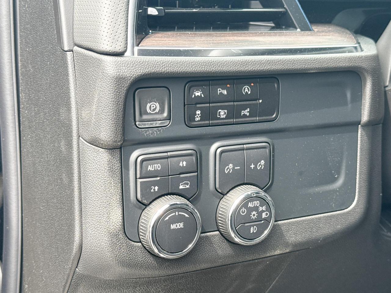 2025 Chevrolet Tahoe Premier 5.3L V8 WITH REMOTE START/ENTRY, HEATED SEATS, HEATED STEERING WHEEL, VENTILATED SEATS, POWER LIFTGATE, BOSE SPEAKER SYSTEM, ADAPTIVE CRUISE CONTROL Photo