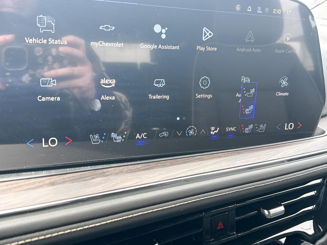 2025 Chevrolet Tahoe Premier 5.3L V8 WITH REMOTE START/ENTRY, HEATED SEATS, HEATED STEERING WHEEL, VENTILATED SEATS, POWER LIFTGATE, BOSE SPEAKER SYSTEM, ADAPTIVE CRUISE CONTROL Photo