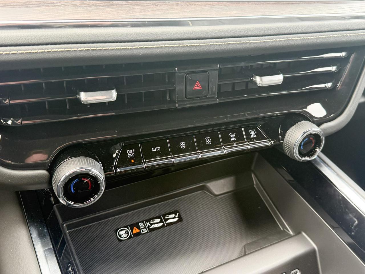 2025 Chevrolet Tahoe Premier 5.3L V8 WITH REMOTE START/ENTRY, HEATED SEATS, HEATED STEERING WHEEL, VENTILATED SEATS, POWER LIFTGATE, BOSE SPEAKER SYSTEM, ADAPTIVE CRUISE CONTROL Photo