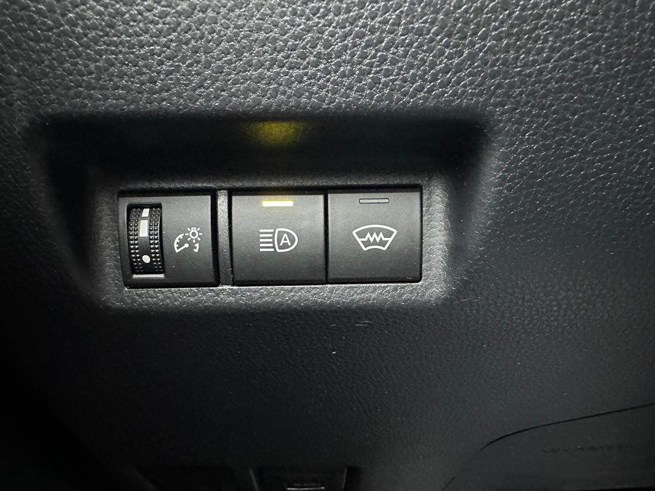 2023 Toyota RAV4 LE Photo