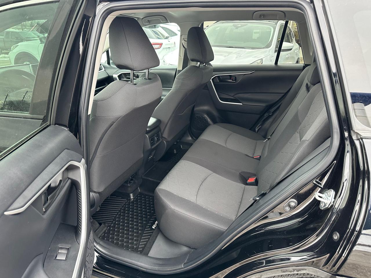 2023 Toyota RAV4 LE Photo