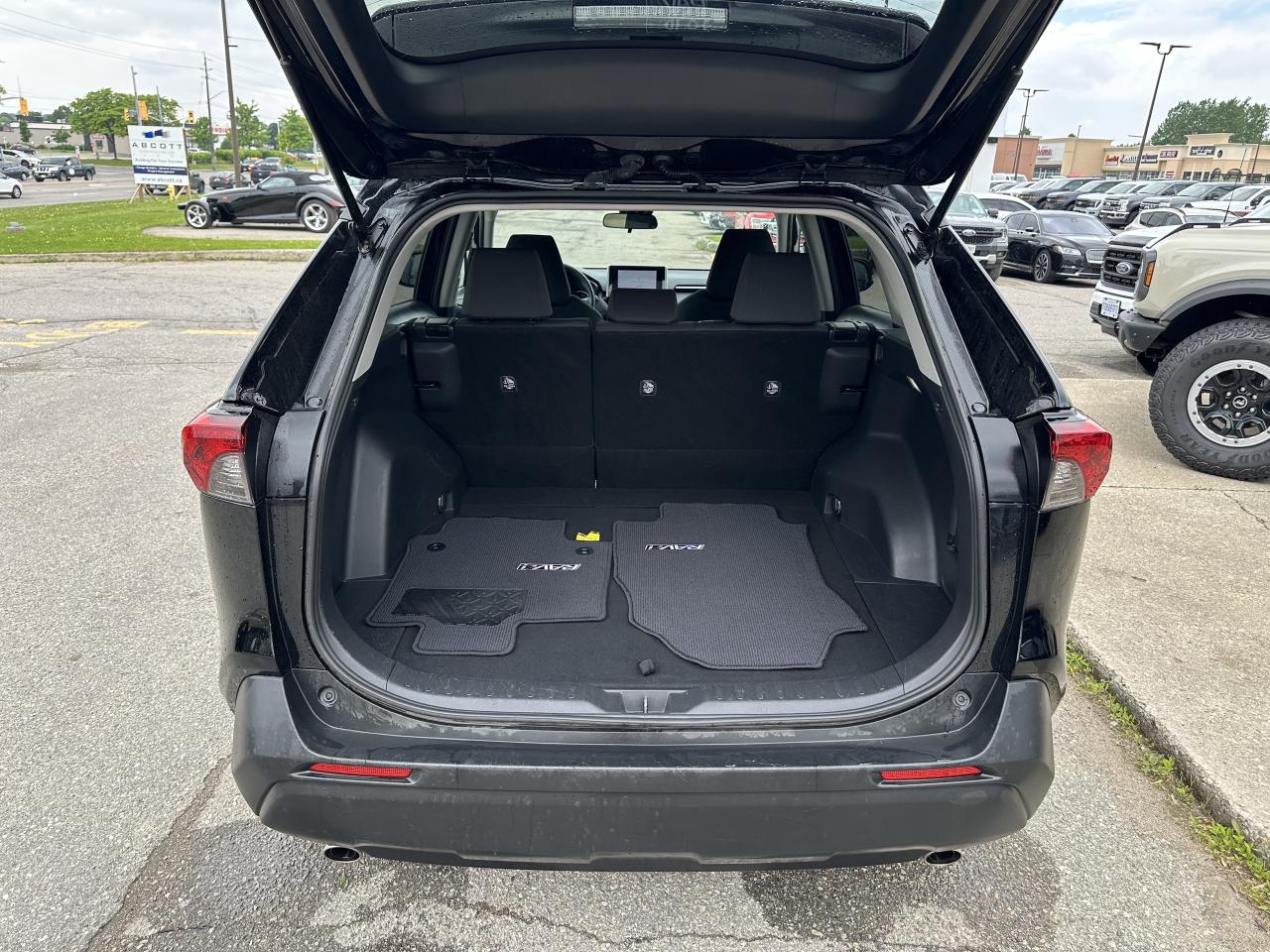 2023 Toyota RAV4 LE Photo