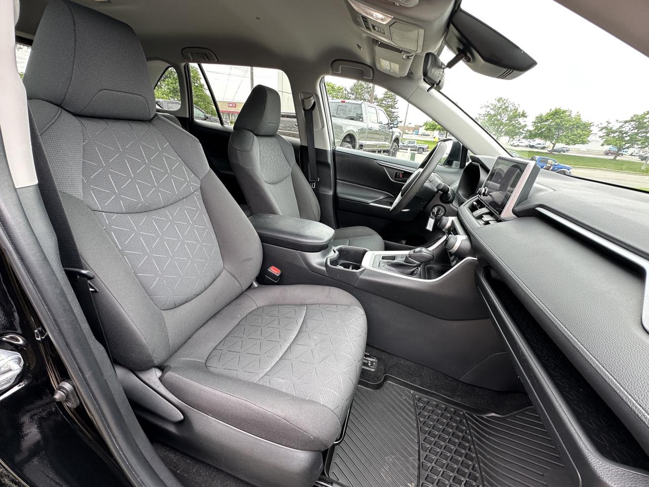 2023 Toyota RAV4 LE Photo