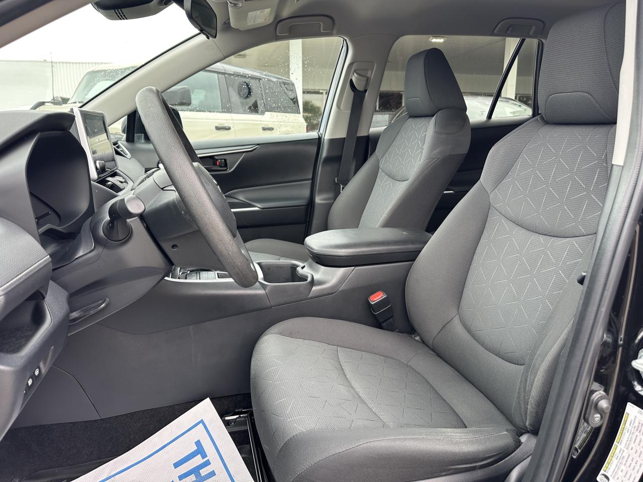 2023 Toyota RAV4 LE Photo