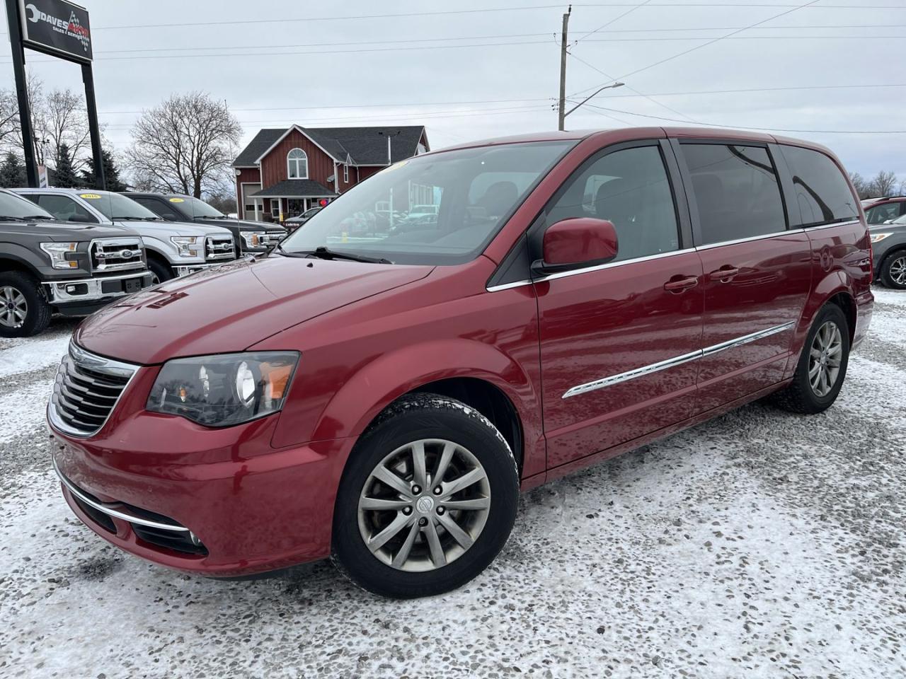 Used 2015 Chrysler Town & Country S for sale in Dunnville, ON