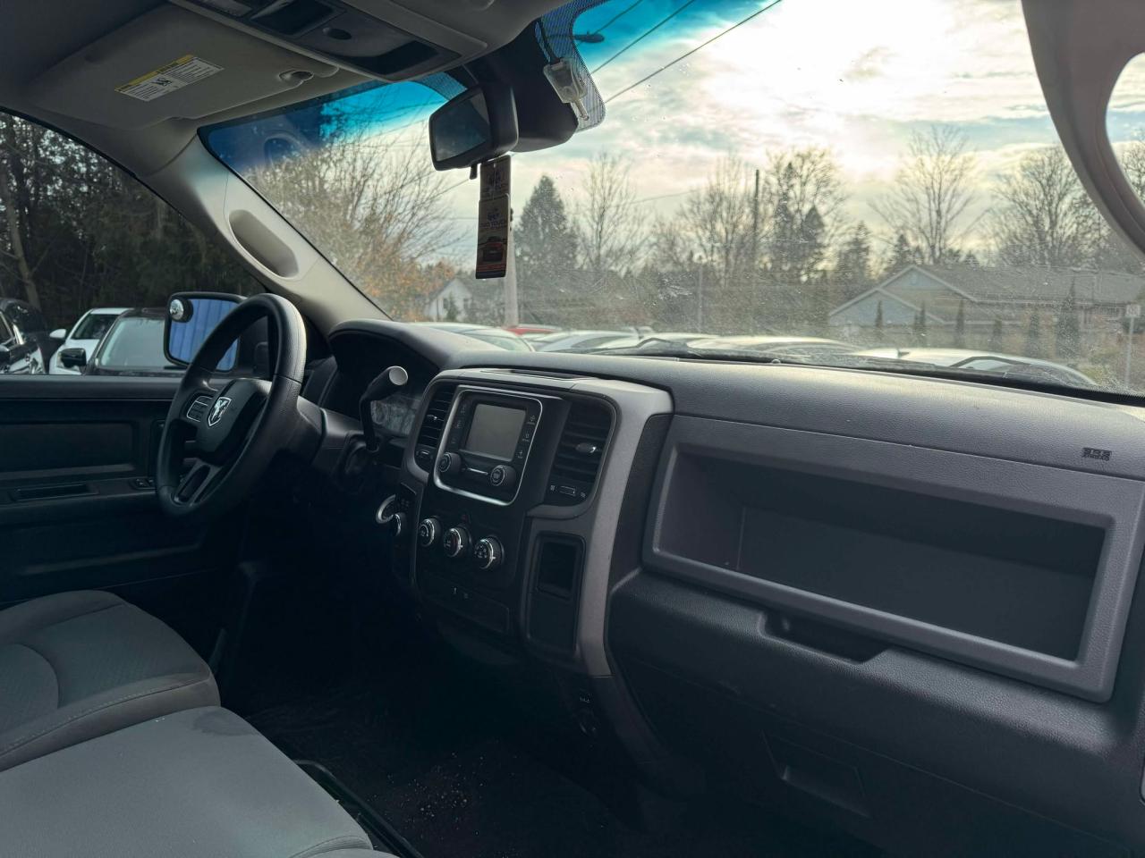 2014 RAM 1500 4WD Crew Cab 140.5" ST - Photo #11