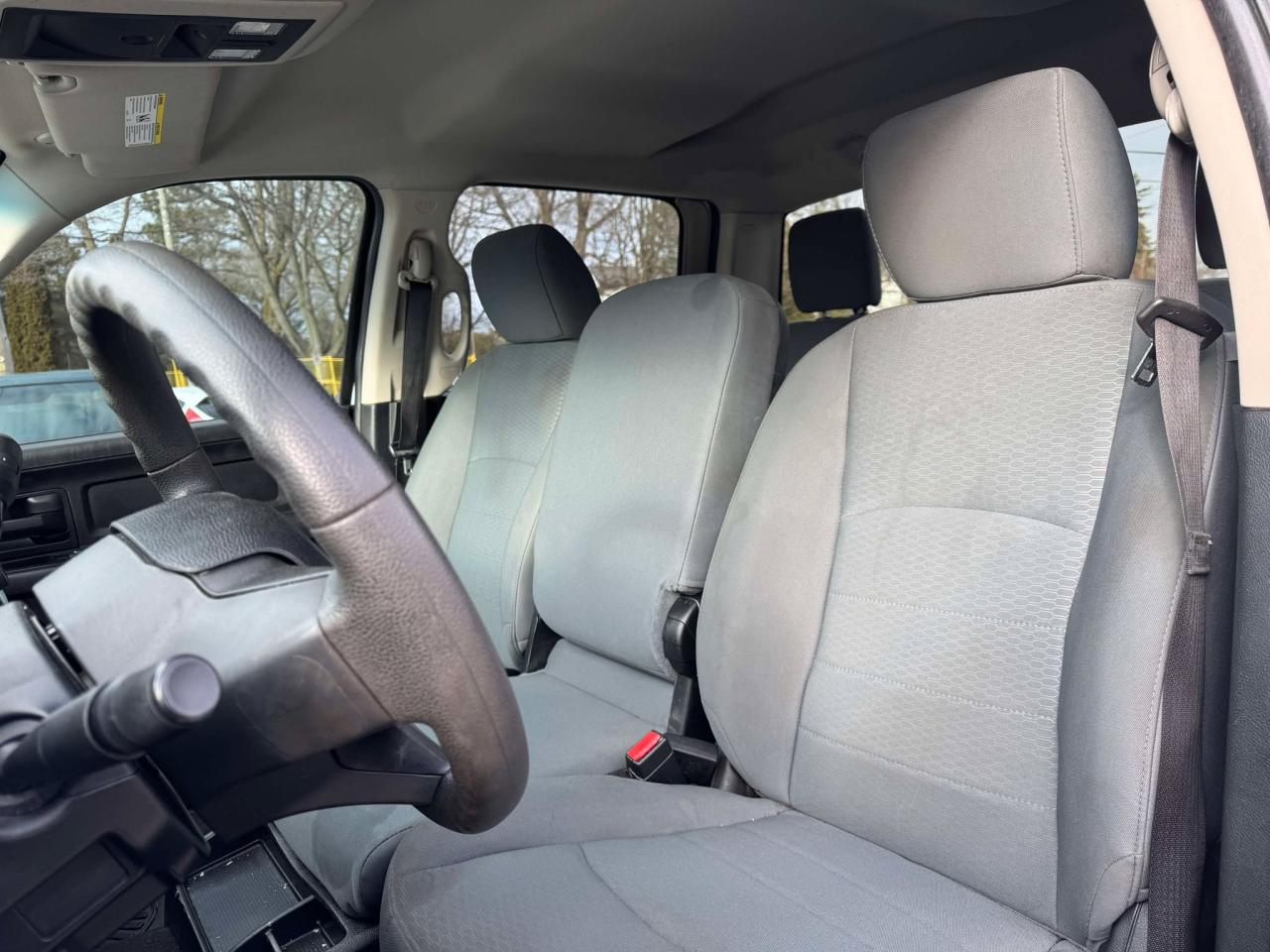 2014 RAM 1500 4WD Crew Cab 140.5" ST - Photo #15