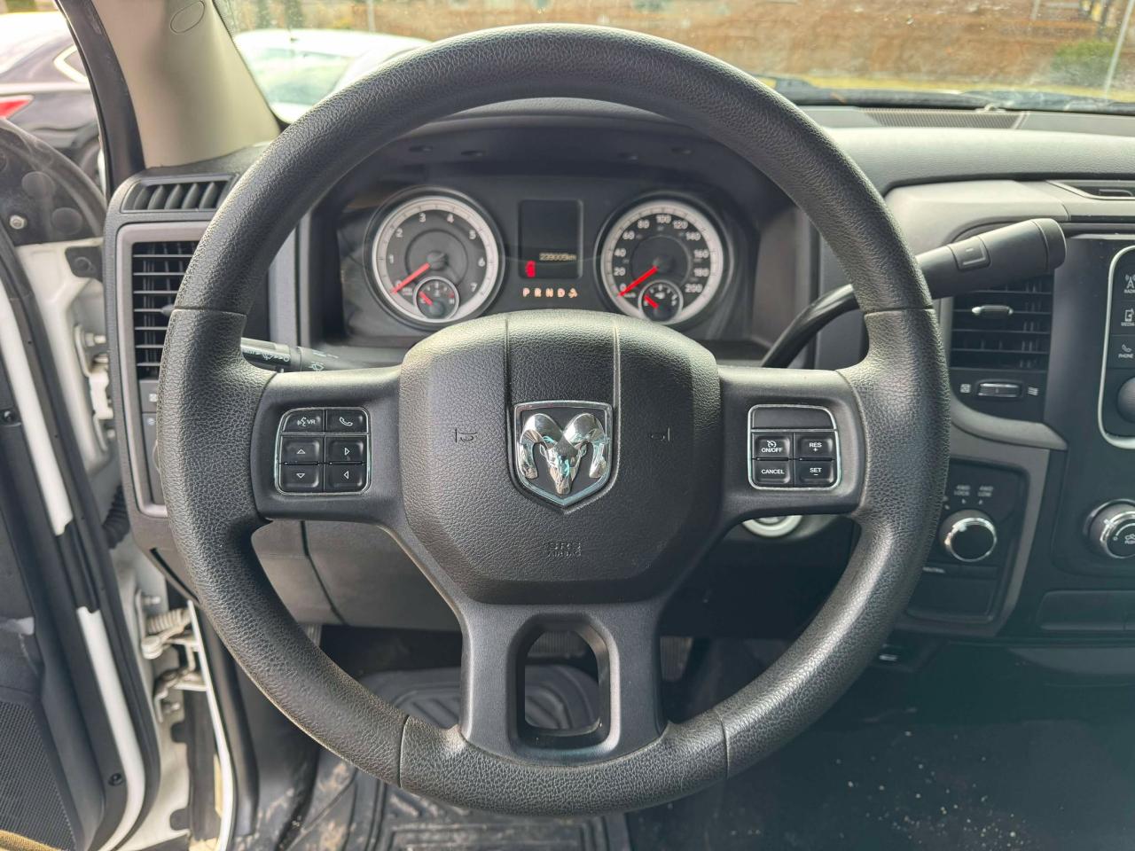 2014 RAM 1500 4WD Crew Cab 140.5" ST - Photo #18