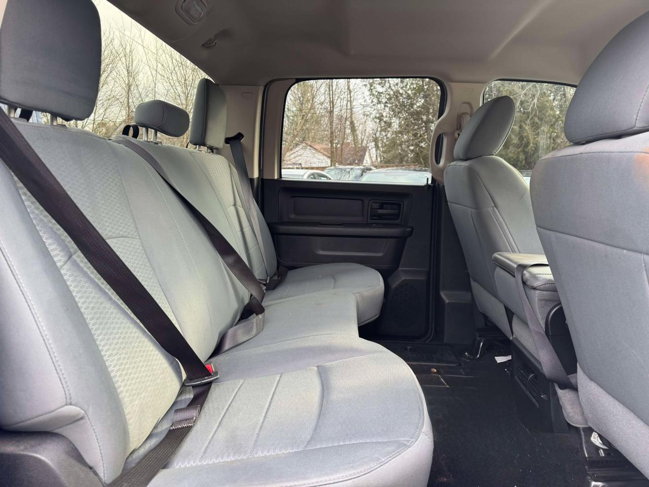 2014 RAM 1500 4WD Crew Cab 140.5" ST - Photo #12