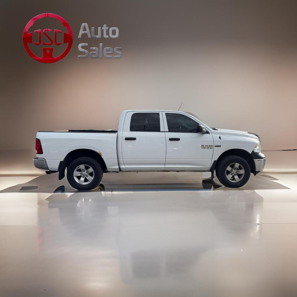 2014 RAM 1500 4WD Crew Cab 140.5" ST - Photo #8