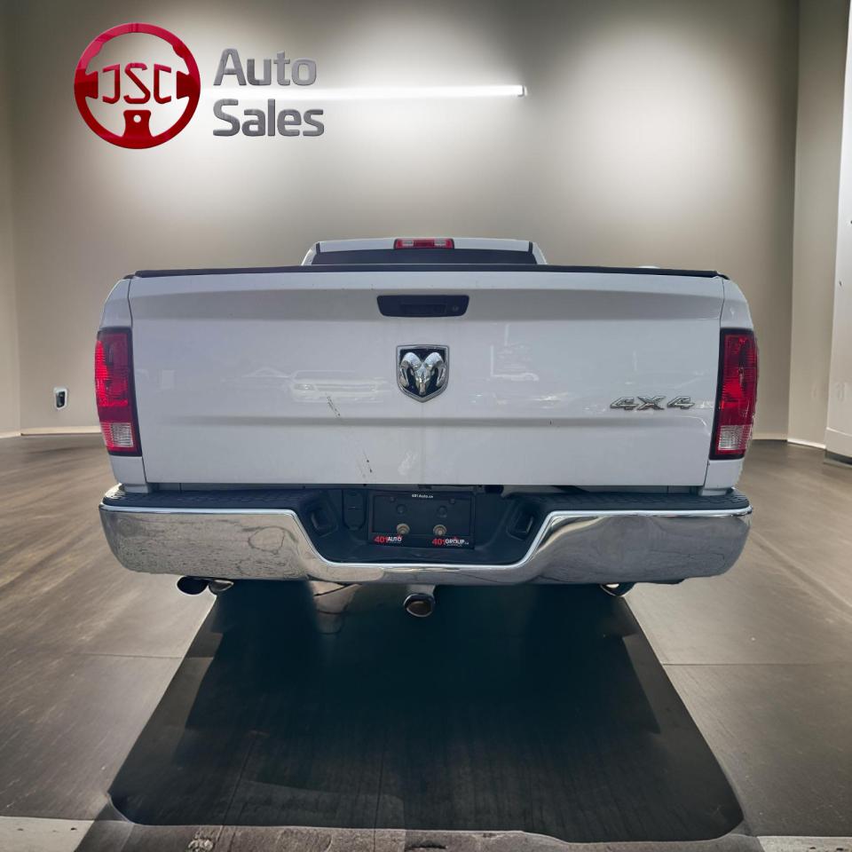 2014 RAM 1500 4WD Crew Cab 140.5" ST - Photo #6