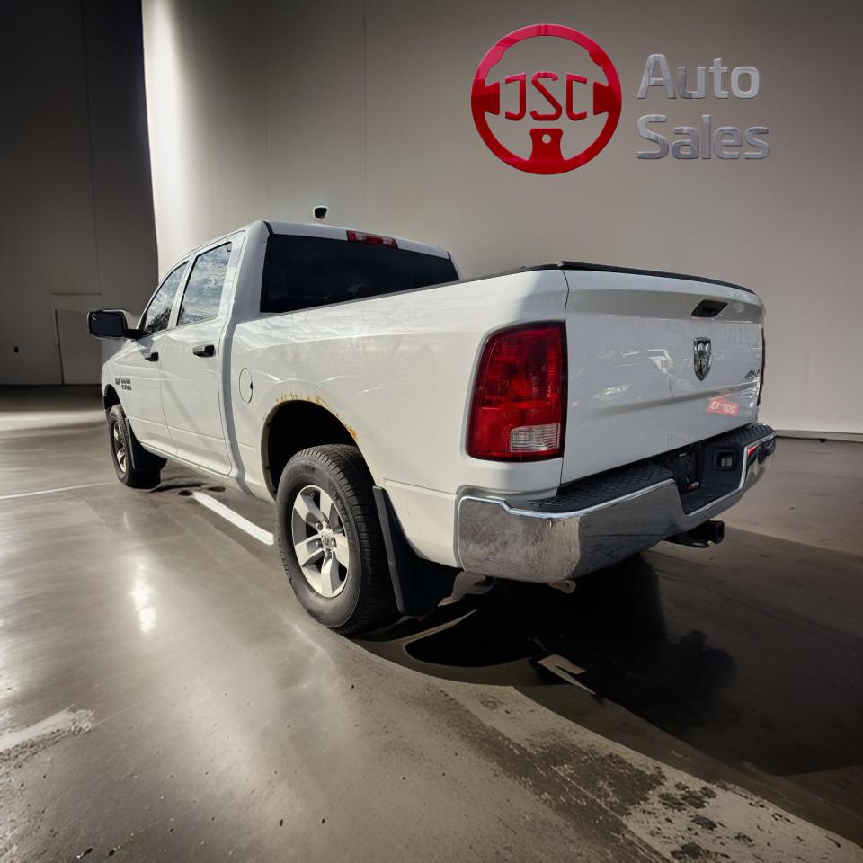 2014 RAM 1500 4WD Crew Cab 140.5" ST - Photo #5