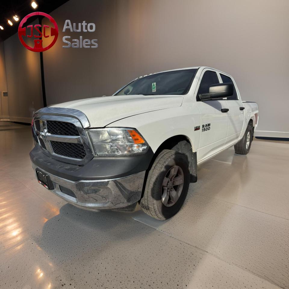 2014 RAM 1500 4WD Crew Cab 140.5" ST - Photo #3