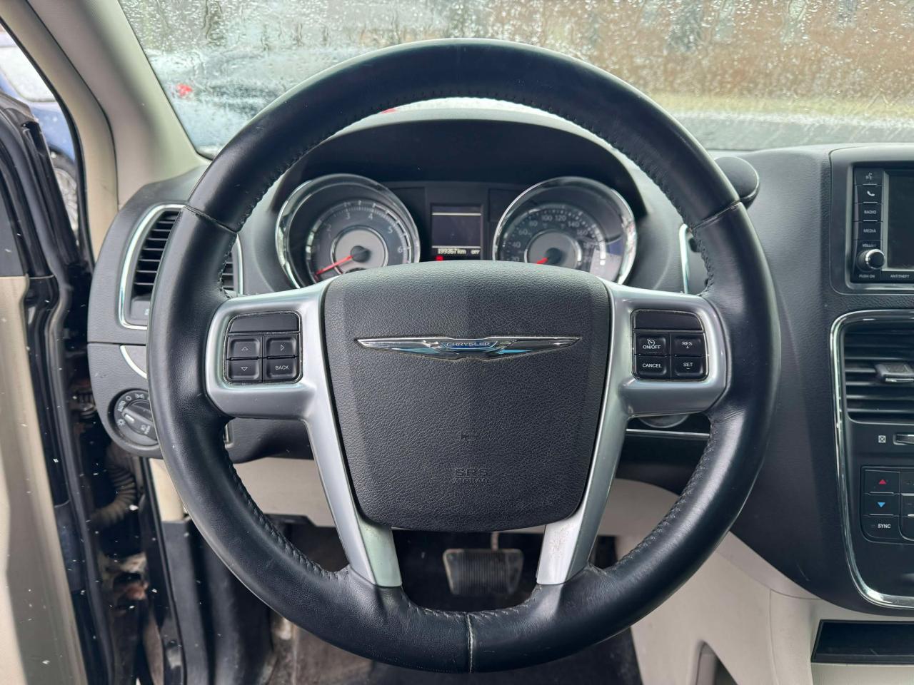 2014 Chrysler Town & Country Minivan - Photo #20