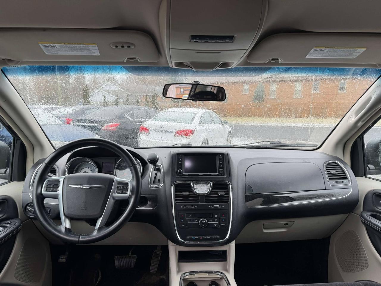 2014 Chrysler Town & Country Minivan - Photo #14