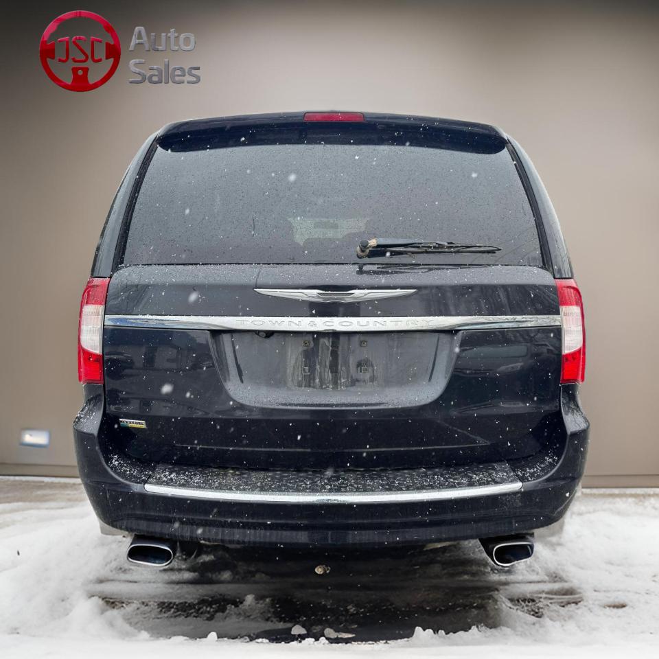 2014 Chrysler Town & Country Minivan - Photo #6