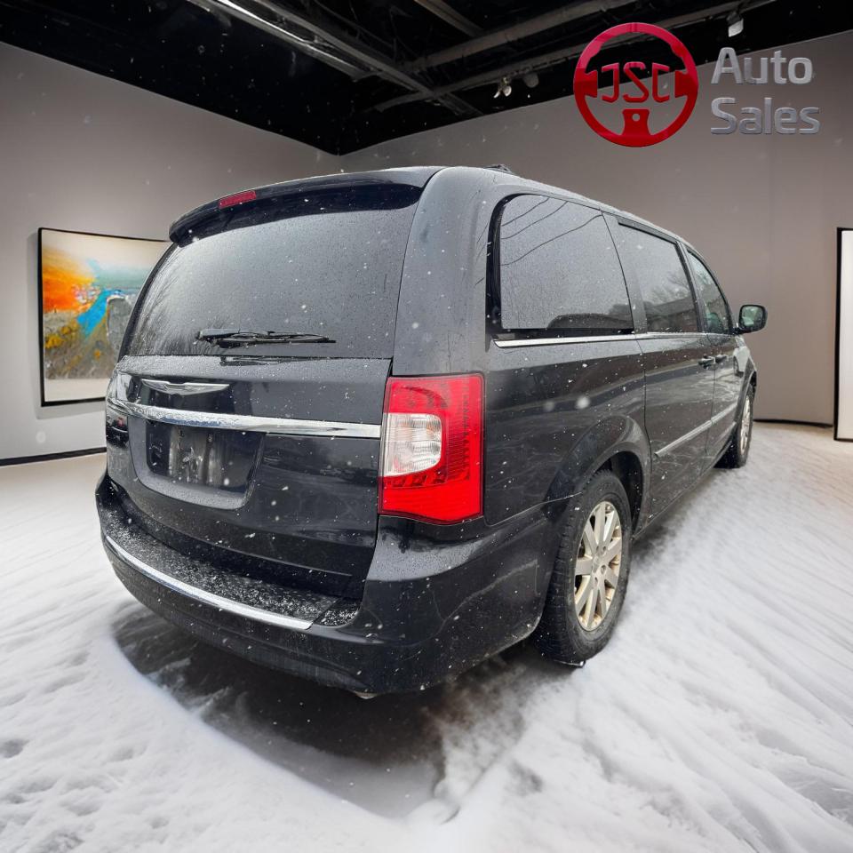 2014 Chrysler Town & Country Minivan - Photo #7