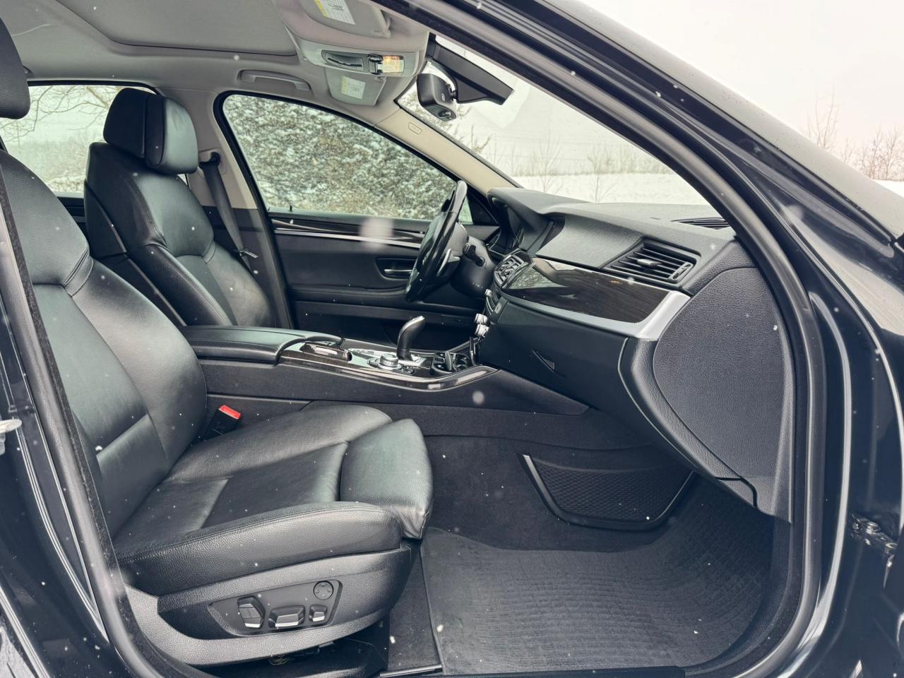 2012 BMW 5 Series 535I XDRIVE | NAV | SUNROOF | LEATHER | Photo5