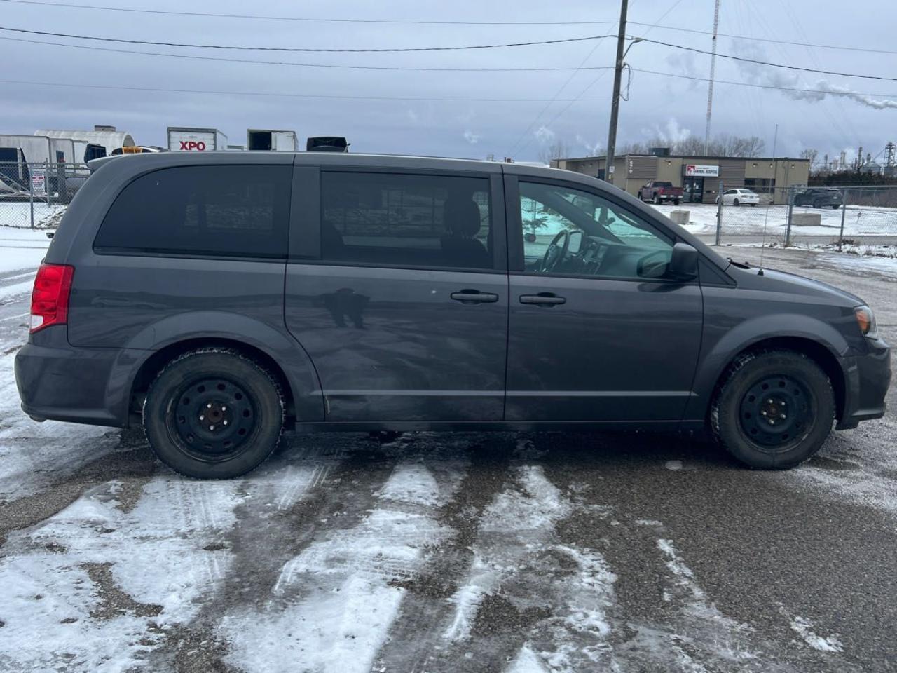 2017 Dodge Grand Caravan SXT Photo3