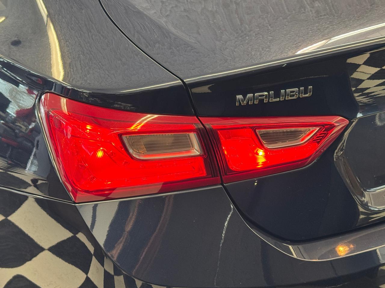 2018 Chevrolet Malibu LT+New Brakes+ApplePlay+Camera+CLEAN CARFAX Photo