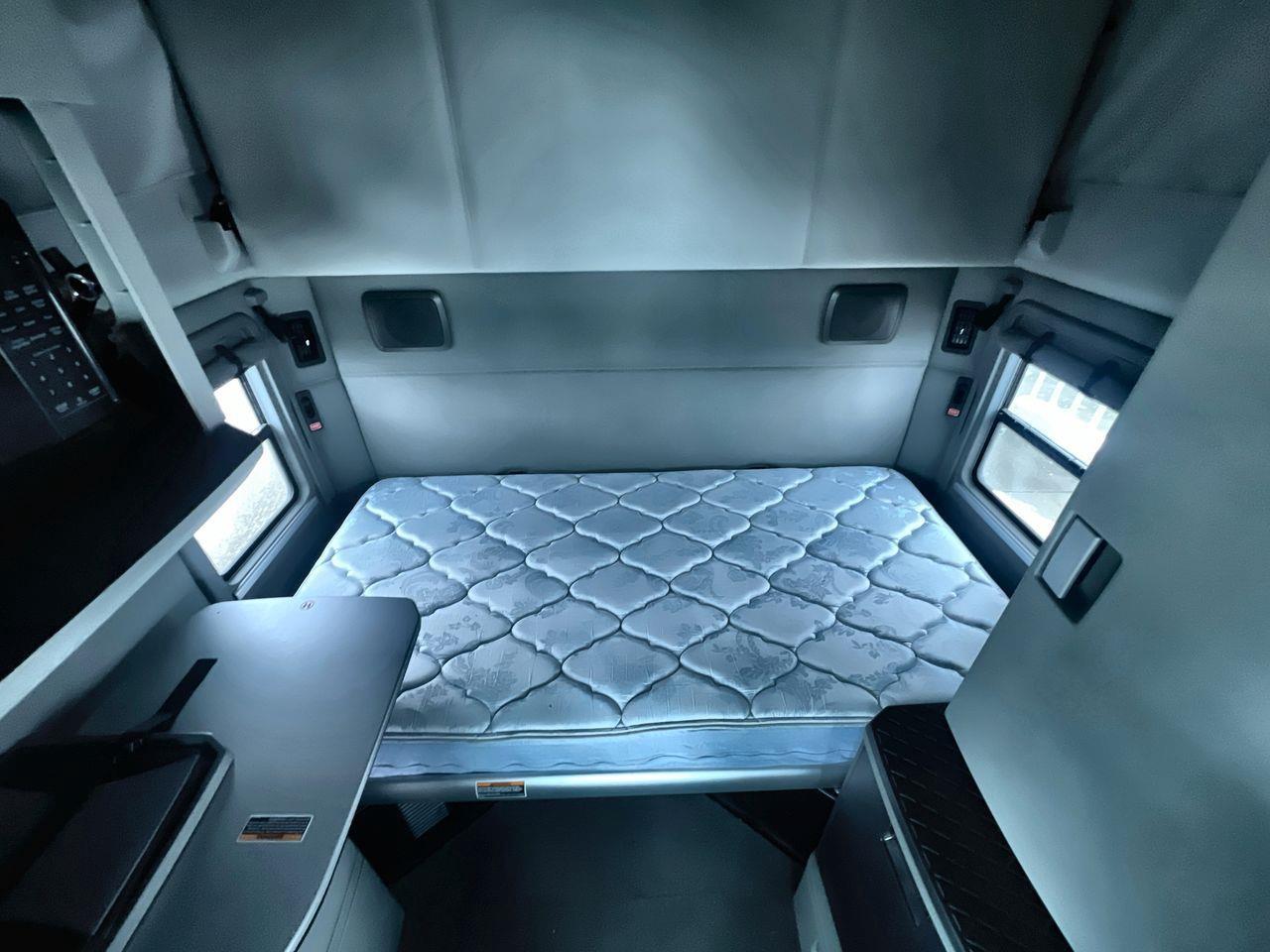 2020 Kenworth CONSTRUCTION T680 Transport DIESEL! 500hp Cummins X15 Series Photo