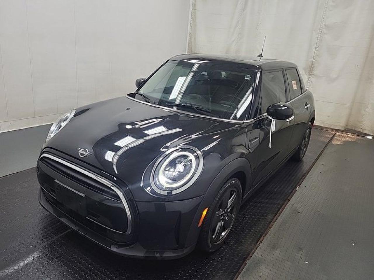 Used 2023 MINI 5 Door Cooper  4-Door Hatch | Auto | Leather | Nav | Sunroof | Heated Seats | Rear Camera and more! for sale in Guelph, ON